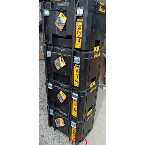 VÝPRODEJ DeWALT Aku combo sada nářadí 18 V - 7 druhů nářadí, 4x aku 5,0 Ah, 4x kufr DCK865P4T-QW POŠKOZENÝ SPODNÍ KUFR!!