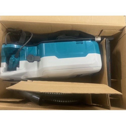 VÝPRODEJ MAKITA DVC660Z Aku-vysavač zádový 2x18V LXT Li-ion BL 11kPa 6L HEPA, bez aku VYZKOUŠENÉ!!