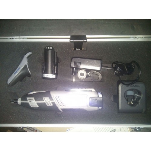 VÝPRODEJ DREMEL 8220-5/65 Platinum Přímá bruska F0138220JK poškozený kufr!!!