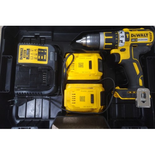 VÝPRODEJ DeWALT DCD795D2 Aku Bezuhlíková příklepová vrtačka 2 X 2,0AH Baterie XR LI-ION PO SERVISE!!