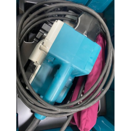 VÝPRODEJ MAKITA 9404J Pásová bruska 100x610mm, 1010W, Makpac POUŽITÉ!!
