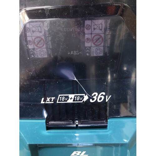 VÝPRODEJ MAKITA DLM460PT2 Akumulátorová sekačka, 46cm, Li-ion LXT 2x18V/5,0Ah POŠKOZENÝ KRYT AKUMULÁTORŮ!!
