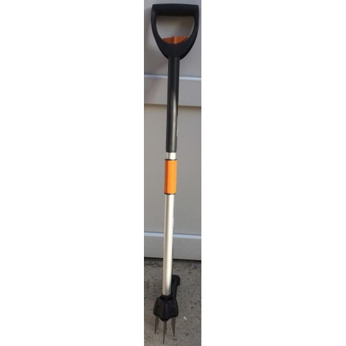 VÝPRODEJ FISKARS SmartFit Teleskopický vytrhávač plevele (139960) 1020125 PO SERVISE!!!