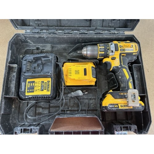 VÝPRODEJ DeWALT DCD790D2 Aku Bezuhlíková vrtačka 13mm, XR Li-ion (2x2,0Ah/18V) kufr Tstak PO SERVISE!!