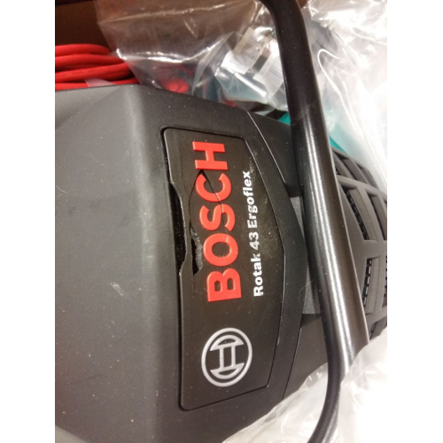 VÝPRODEJ BOSCH ROTAK 43 Elektrická sekačka na trávu 0.600.8A4.374, PRASKLÉ LOGO