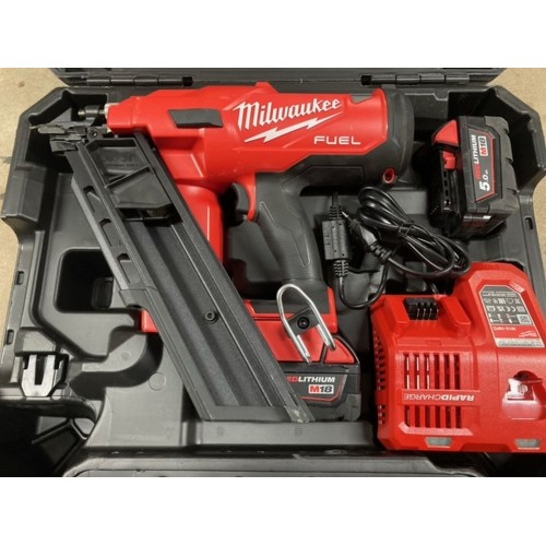 VÝPRODEJ Milwaukee M18 FFN-502C Aku hřebíkovačka 2x5.0 Ah, Kufr 4933471404 1X VYZKOUŠENO!!