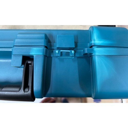 VÝPRODEJ MAKITA HR2470X16 SDS-PLUS Kombinované kladivo s příslušenstvím 2,4J, 780W+D-46361 POŠKOZENÝ KUFR!!