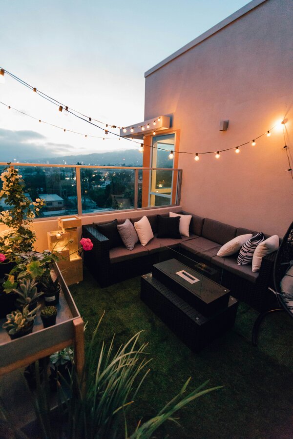balkon s osvetlenim