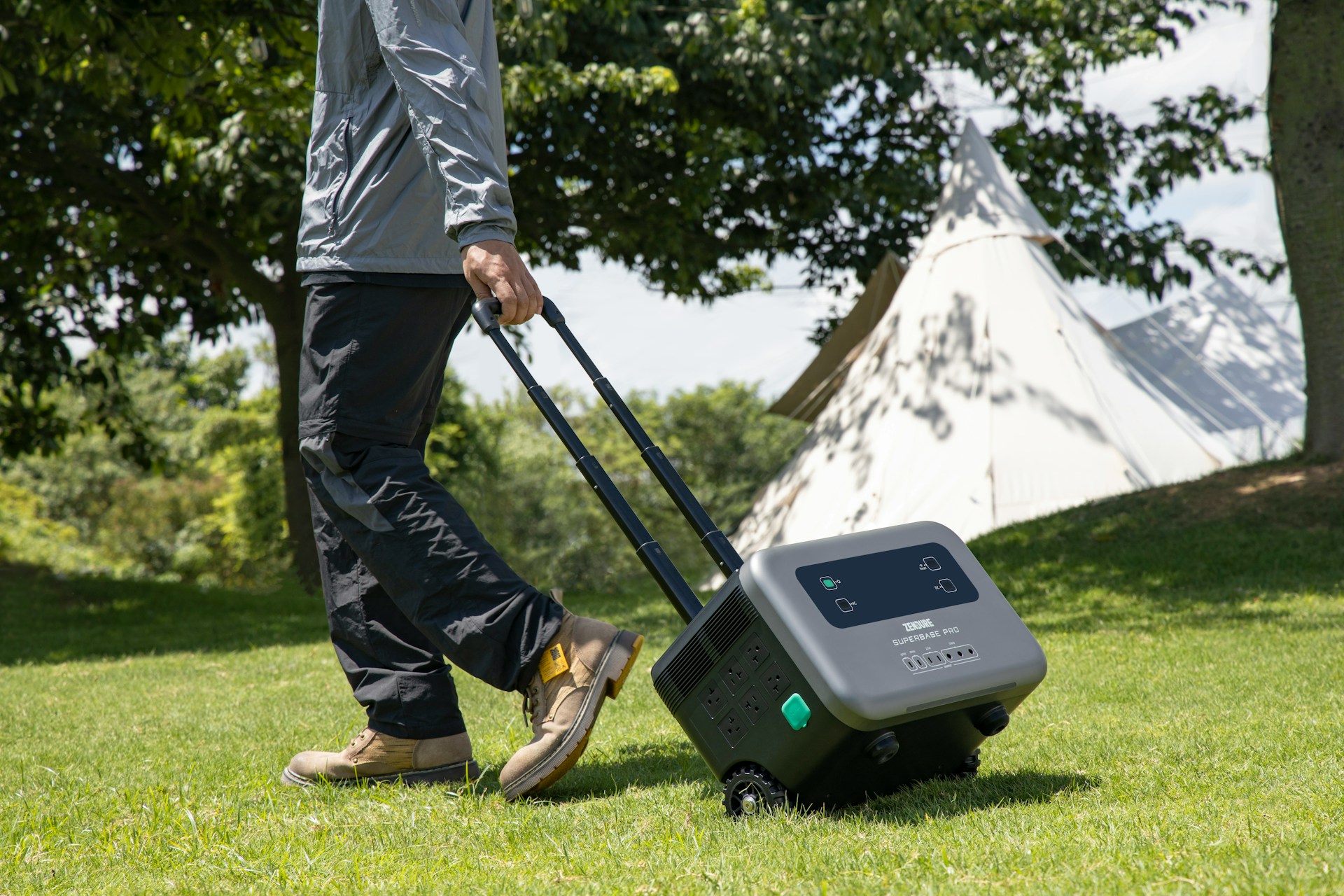 Přenosná elektrárna při přepravě na kempu