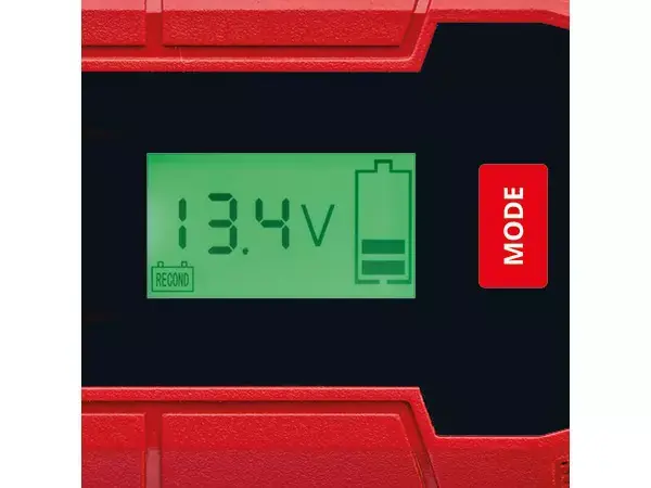 Přední detail LCD displeje nabíječky Einhell CE-BC 10 M s údajem napětí „13,4 V“.