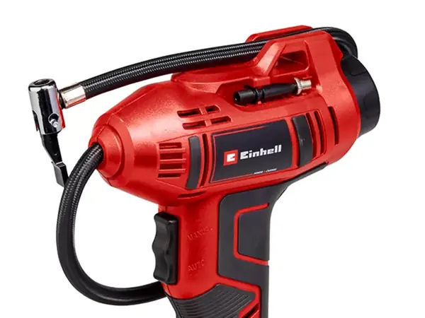 Autokompresor Einhell CE-CC 18 Li-Solo z pravé strany s navinutou hadicí.
