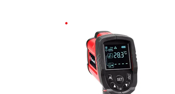 Infračervený teploměr Einhell TC-IT 550 na bílém pozadí s viditelným červeným zaměřovacím bodem.