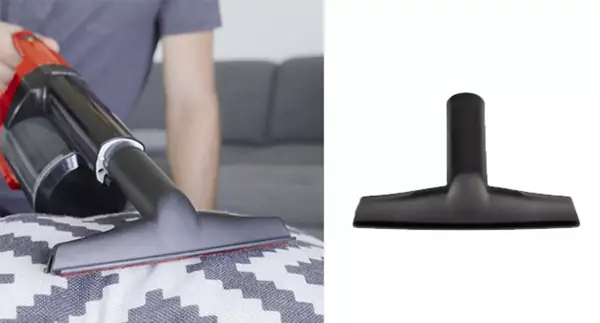 Aku tyčový vysavač Einhell TE SV 18 Li Solo s nasazenou čalounickou hubicí při vysávání polštáře s vzorem vpravo na obrázku je plochá černá čalounická hubice zobrazená samostatně