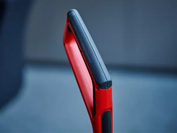 Közeli felvétel az ergonomikus Softgrip borítású markolatról.