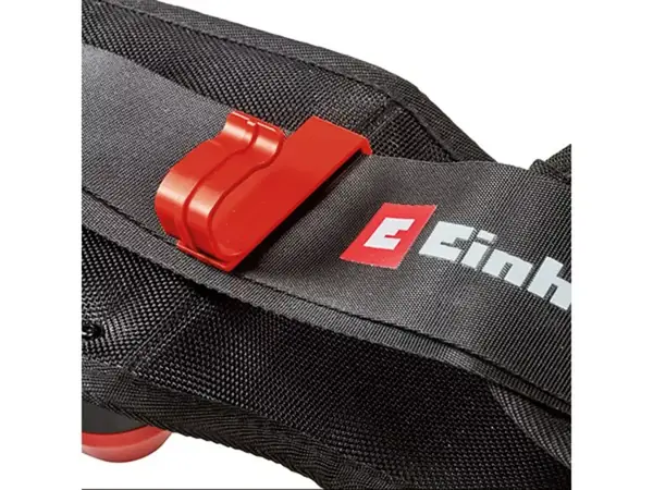 Detail loga Einhell na aku-opasku GE-PB 36/18 Li s červeným uzavíracím klipem.