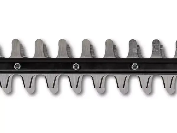 Nahaufnahme der Messer der Einhell Akku-Teleskop-Heckenschere GC-HH 18/45 Li T-Solo mit sichtbaren Schneidzähnen.