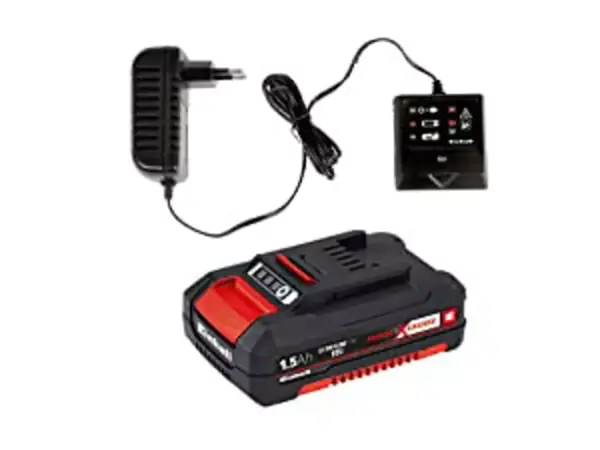 Nabíječka Power X-Change s 18V baterií, napájecím adaptérem a kontrolkou jako příslušenství k aku sekačce Einhell GC-CT 18/24 Li P na bílém pozadí.