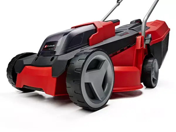 Akumulátorová sekačka Einhell GE-CM 18/30 Li (1×3,0Ah) z bočního pohledu na bílém pozadí.