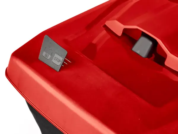 Töltésszint-jelző az Einhell GE-CM 36/37 Li-Solo akkumulátoros fűnyíró fűgyűjtő kosarán.