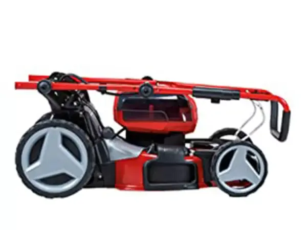 Der Einhell Akku-Rasenmäher GP-CM 36/47 S HW Li von der Seite mit eingeklapptem, verstellbarem Führungsholm.