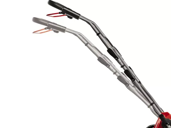 Aku vertikutátor-provzdušňovač Einhell GE-SC 36/35 Li-Solo s výškově nastavitelnou vodicí lištou, zobrazený částečně složený.