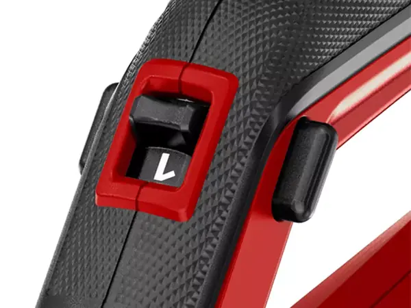 Regulace otáček na rukojeti aku čističe spár Einhell GE-CC 18/110 Li E-Solo.