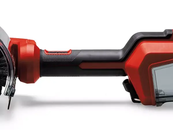 Měkká rukojeť akumulátorového povrchového kartáče Einhell PICOBELLA 18/90 na bílém pozadí.