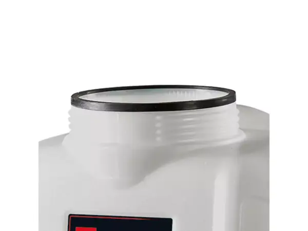 Detailansicht der großen Einfüllöffnung des Einhell Akku-Drucksprühgeräts GE-WS 18/150 Li-Solo.