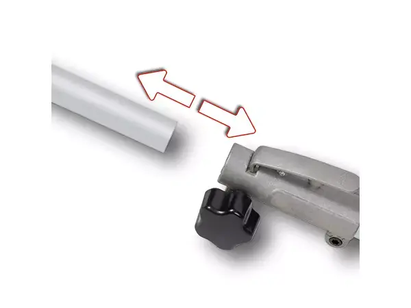 Grafické znázornění dělené hřídele benzínového křovinořezu Einhell GC-BC 36-4 S s červenými šipkami.