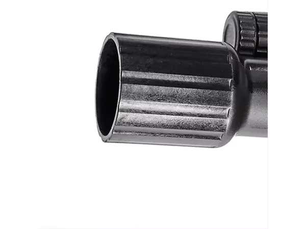 Černý odsávací adaptér pneumatické excentrické brusky Einhell TC-PE 150 pro připojení k vysavači.