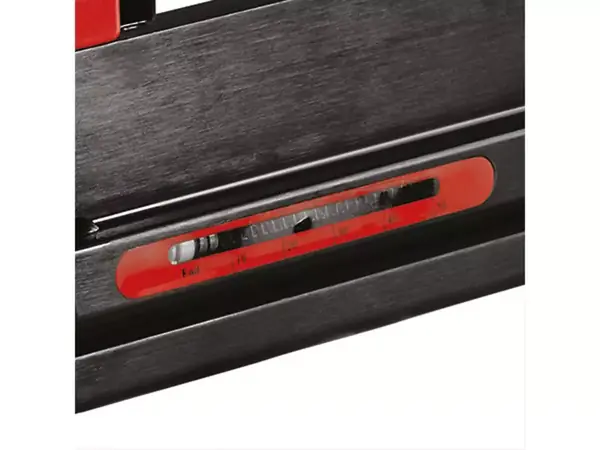 Detailní záběr ukazatele plnění na zásobníku sponkovačky Einhell TC-PN 50 pro kontrolu zásoby spon nebo hřebíků.