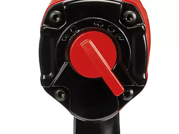 Zadná strana Einhell TC-PW 340 s červenou pákou pre nastavenie ľavého a pravého chodu.