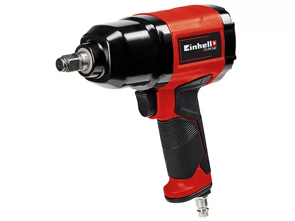 Detail protišmykovej pogumovanej rukoväte pneumatického rázového uťahováka Einhell TC-PW 340.