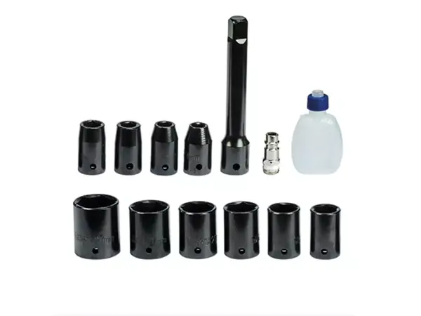 Príslušenstvo pre Einhell TC-PW 610 s desiatimi nástrčnými hlavicami, predĺžením, olejničkou, adaptérom a vsuvkou.