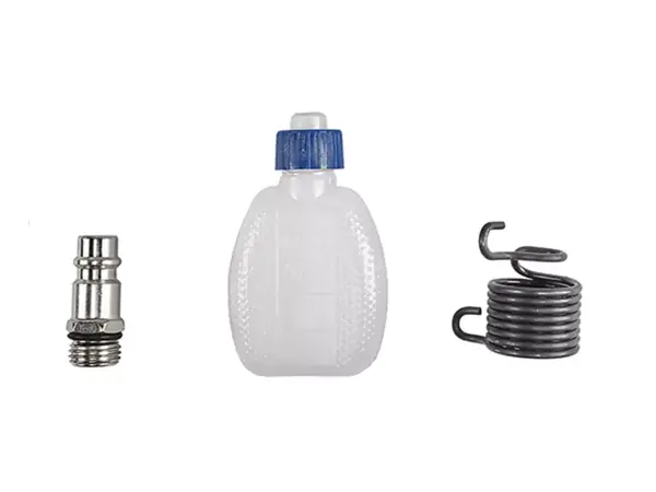 Sada příslušenství k TC-PC 45 s odstraňovačem rzi, olejničkou, vsuvkou, sekáči a upínací pružinou.