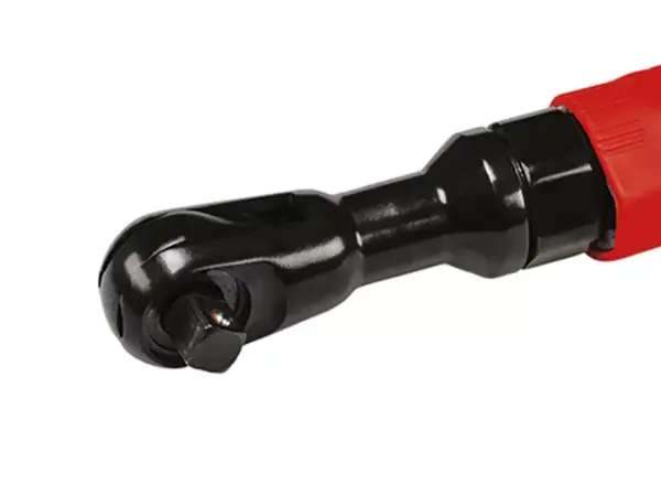 Detailní záběr na upínací hlavu pneumatického ráčnového utahováku Einhell TC-PR 68 se čtyřhranem.