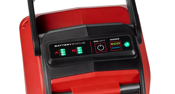 Detailní pohled na displej úrovně nabití obou baterií u aku tlakového čističe Einhell HYPRESSO 36/105.