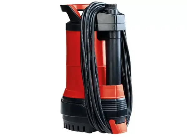 Zadní strana sudového čerpadla Einhell GE-PP 5555 RB-A s navinutým kabelem v integrovaném držáku.