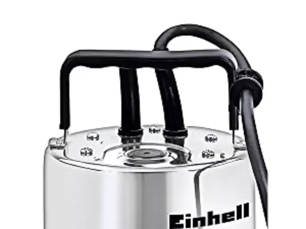 Pohled shora na čerpadlo na špinavou vodu Einhell GC-DP 1020 N se dvěma madly a připojovacími kabely.