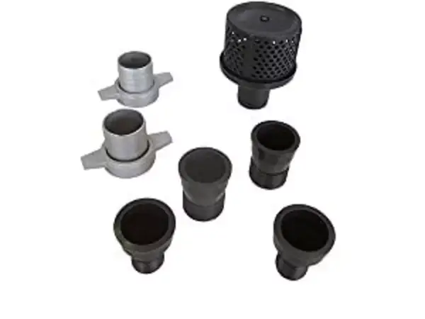 Obsah balení benzinového vodního čerpadla Einhell GE-PW 46 s přípojkami, sítkem a hadicovými adaptéry.