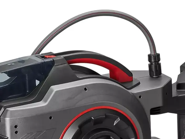 Integrované madlo na horní straně bezdrátového hadicového navijáku Einhell GE-HR 18/30-1 Li.