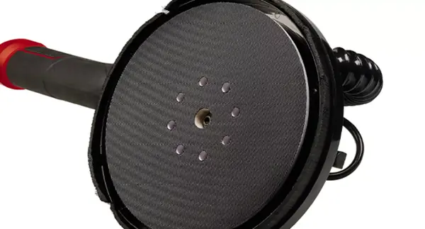 Spodní pohled na brusný talíř akumulátorové brusky na sádrokarton Einhell TP-DW 18/225 Li.