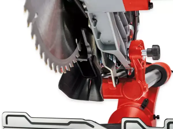 Gumová lamela na pokosové a kapovací pile Einhell TC-SM 216 zakrývající zadní část pilového kotouče.