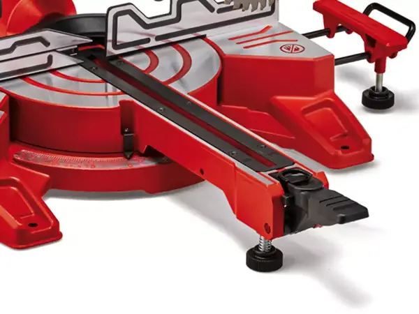 Rychlé nastavení pokosové a kapovací pily Einhell TC-SM 254 na otočném pilovém stole.