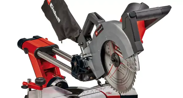 Naklopitelná řezná hlava pokosové a kapovací pily s posuvem Einhell TE-SM 2534 Dual s viditelnou stupnicí a dorazovým systémem.
