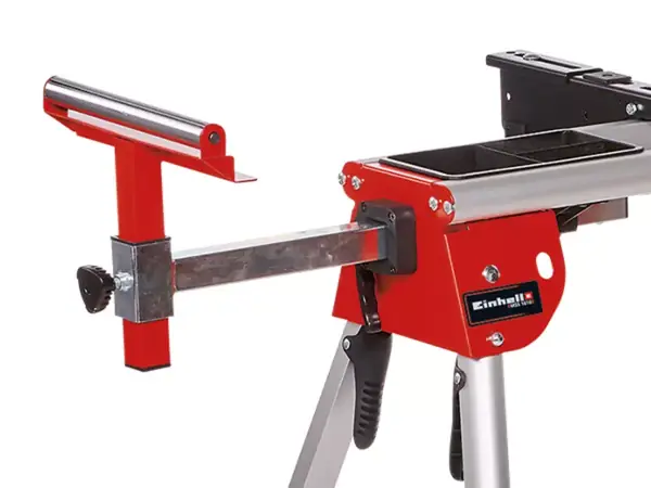 Detailní pohled na kolečko příslušenství pro pily Einhell MSS 1610 s červeným krytem a stříbrnou částí kolečka.