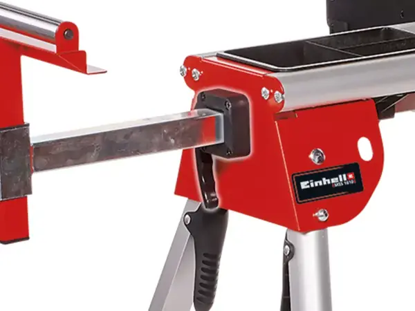 Detailní pohled na rychloupínací prvek příslušenství pro pily Einhell MSS 1610 pro upevnění strojů.