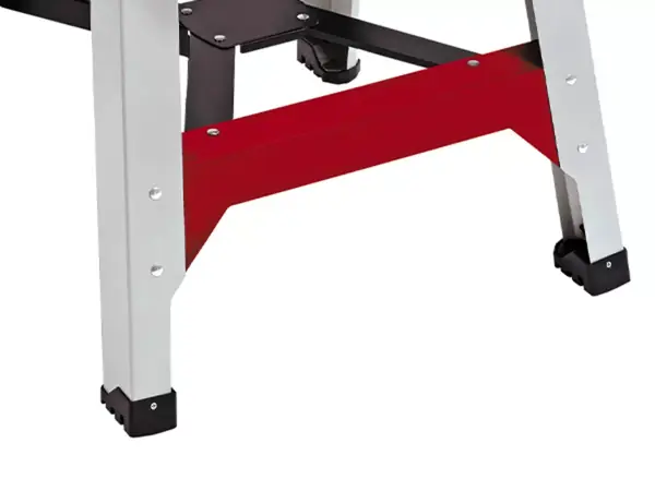 Detailní záběr na nastavitelné nožky stojanu Einhell E-Stand s protiskluzovými gumovými koncovkami.