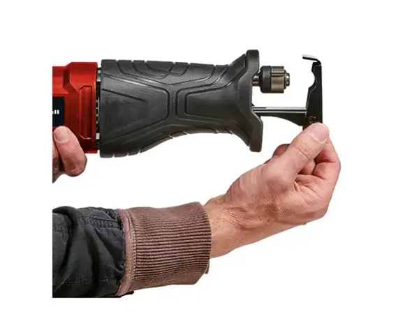 Detailansicht des verstellbaren Sägeschuhs an der Einhell Universalsäge TC-AP 690 E zur Anpassung der Schnitttiefe.