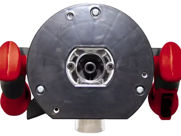 Unterseite der Einhell Oberfräse TC-RO 1155 E mit runder Kunststoffeinlage zum Schutz der Werkstückoberfläche.